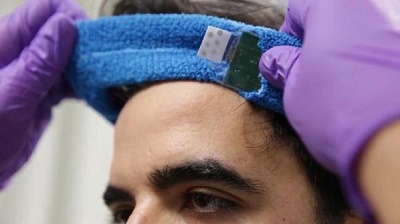 این هدبند هوشمند می تواند با آنالیز عرق افراد فعالیت های بدنی آنها را رصد کند