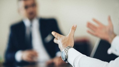 چگونه دغدغه های خود را با مدیرانی که گوش شنوا ندارند در میان بگذاریم؟